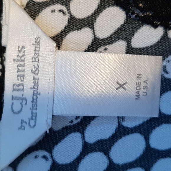 Black and White Blouse - Picture 4 of 4